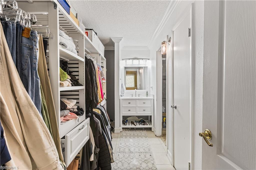 TOWERS CONDO - Residential