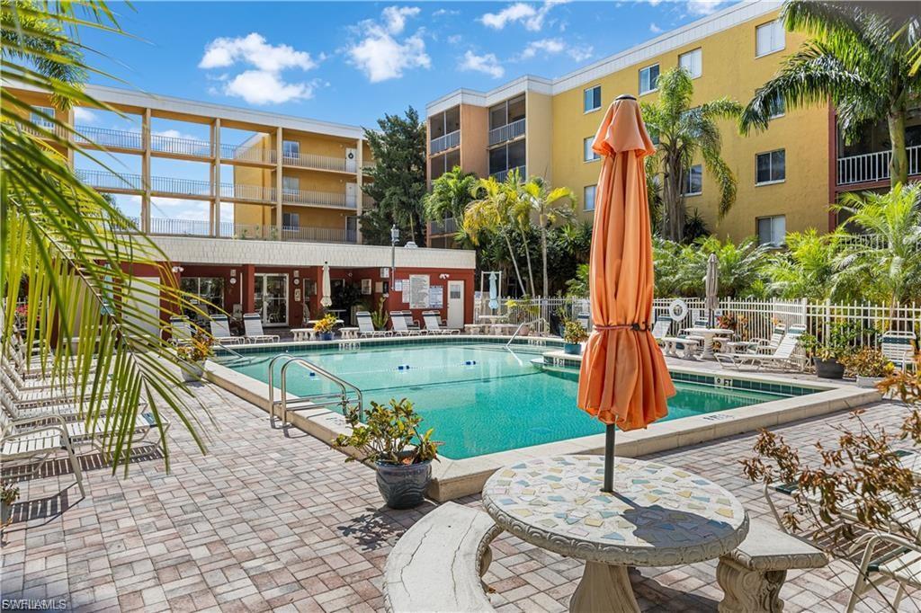 TOWERS CONDO - Residential