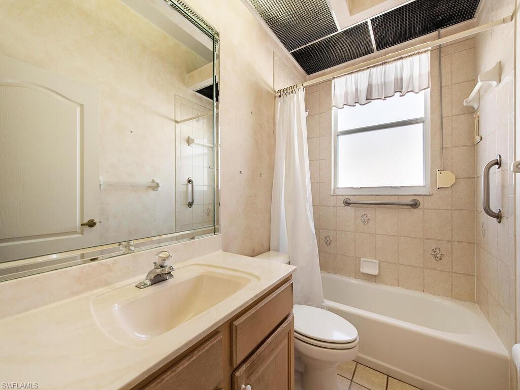 LEXINGTON AT LONE OAK - Residential