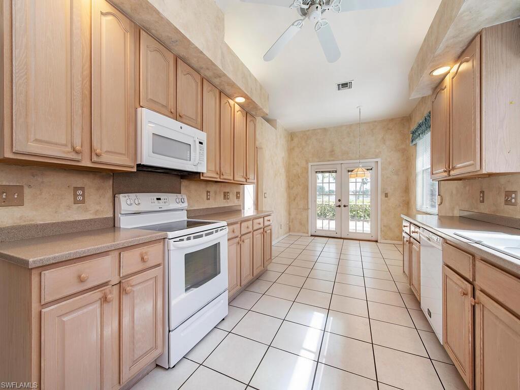 LEXINGTON AT LONE OAK - Residential