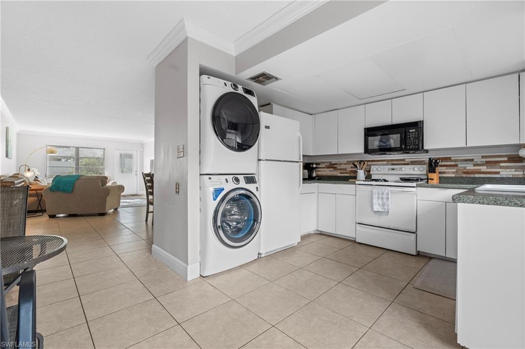 PALM CREST VILLAS - Residential