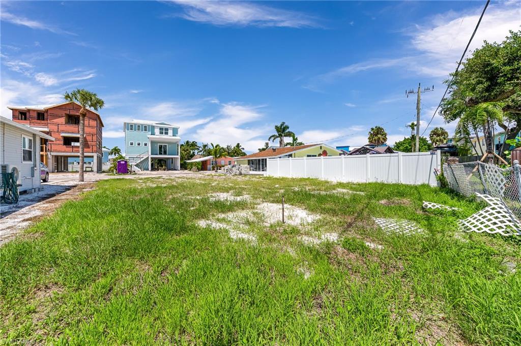 BEACH ESTATES - Land