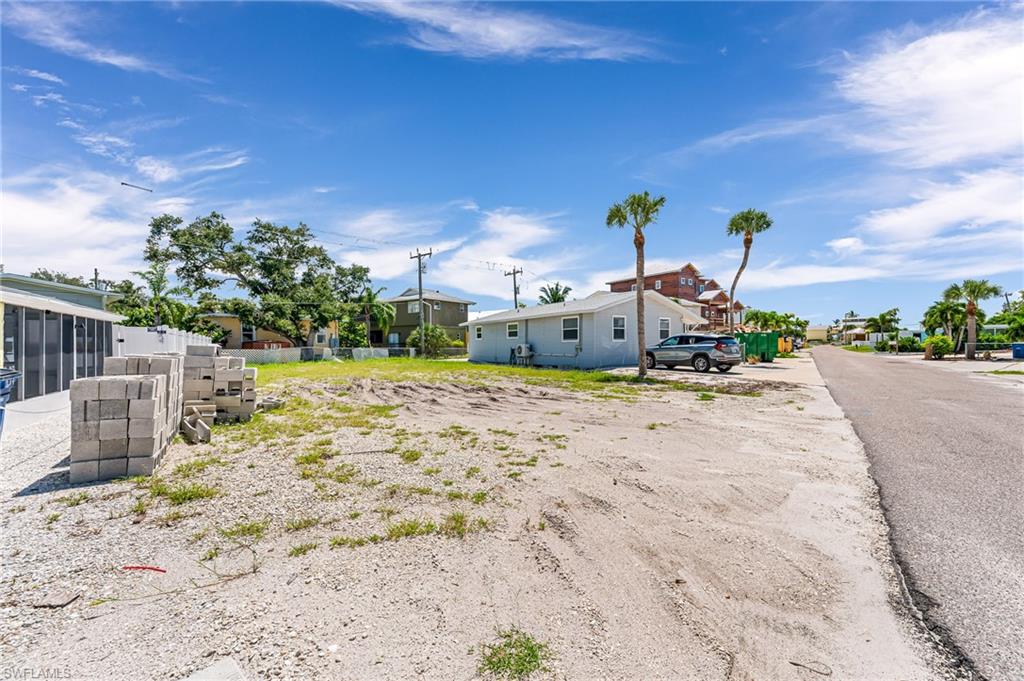 BEACH ESTATES - Land