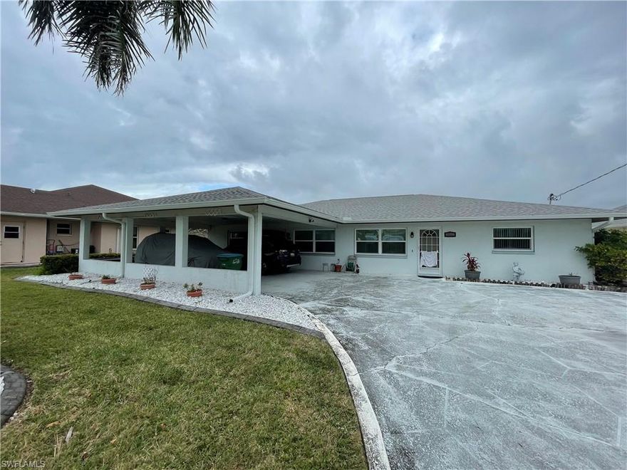 2 Bedroom 2 bathroom duplex with shared pool, indoor laundry, spacious kitchen, nice backyard, designated carport space all ready for immediate move in! Cats are welcome. Schedule your showing today!