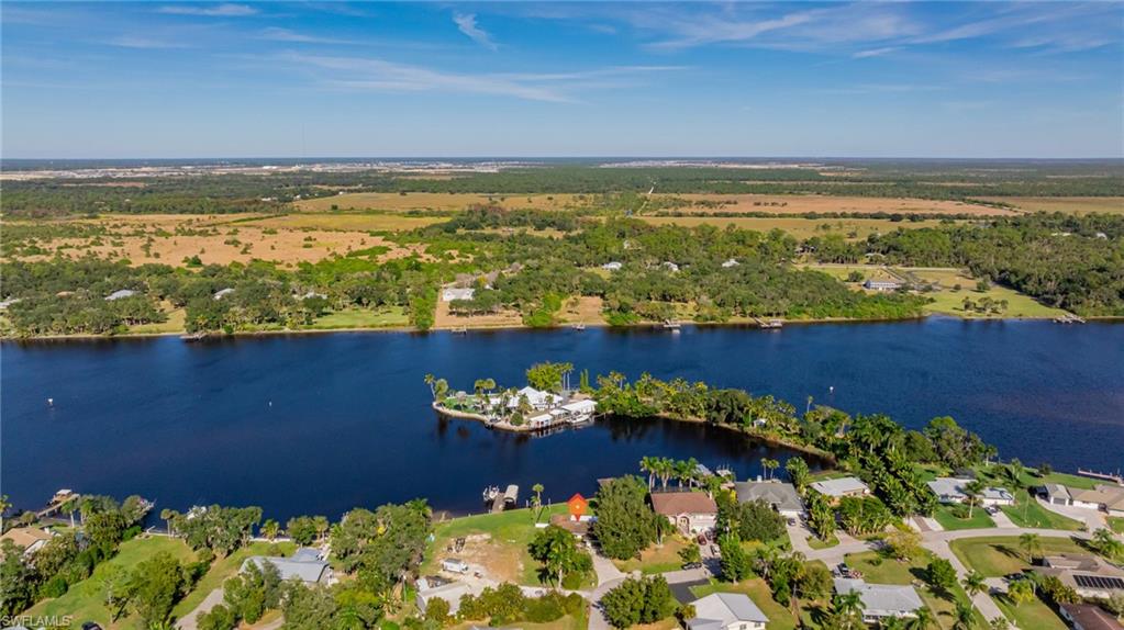 PARADISE SHORES - Residential