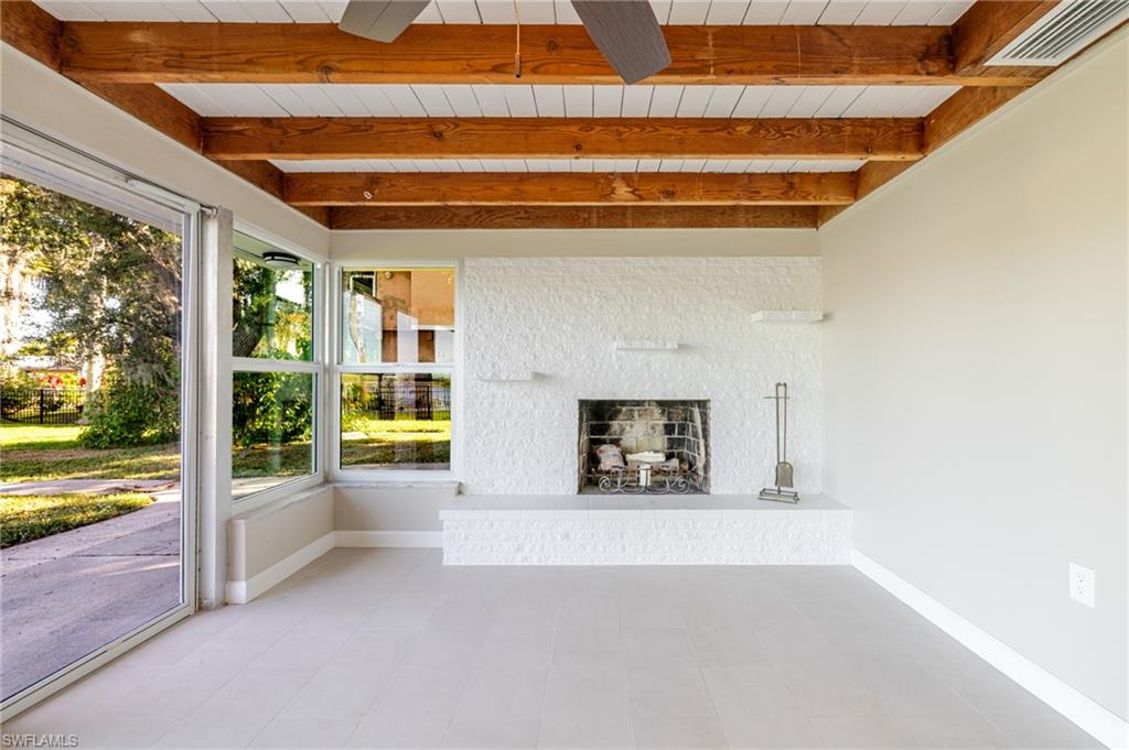 PARADISE SHORES - Residential