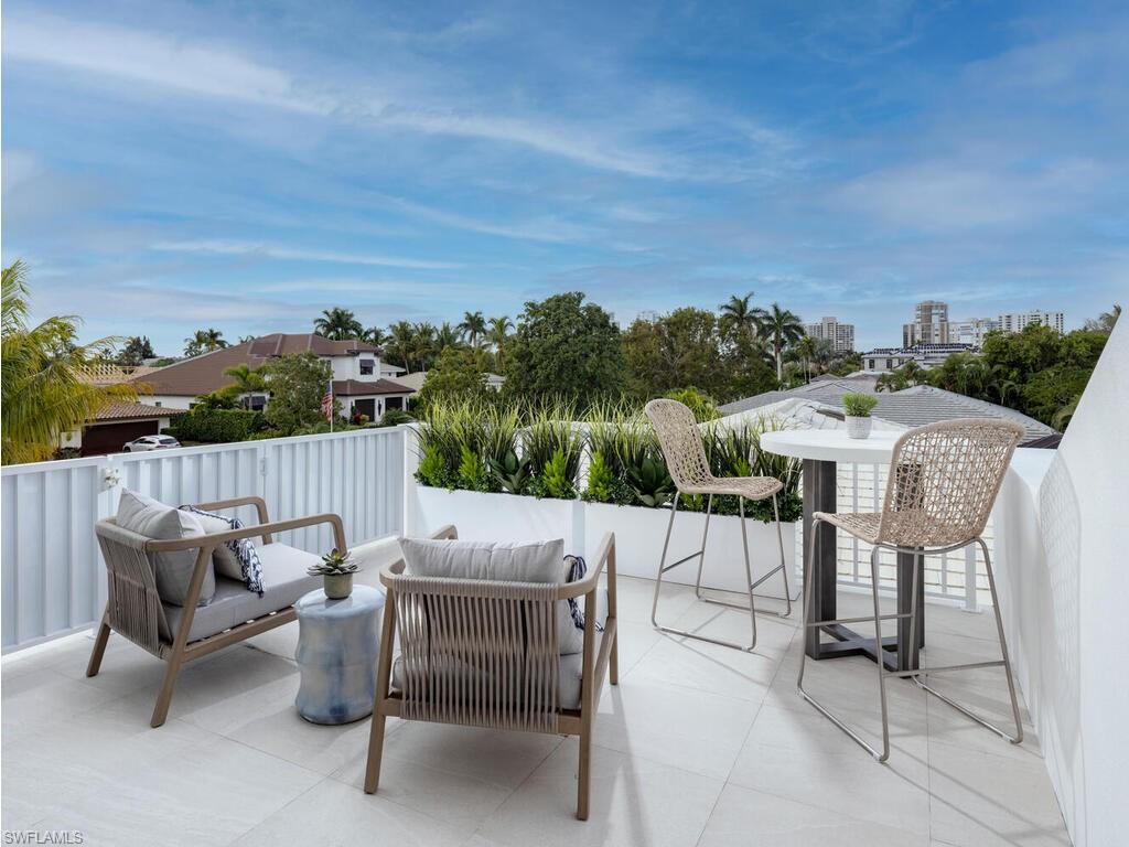 PARK SHORE - Residential