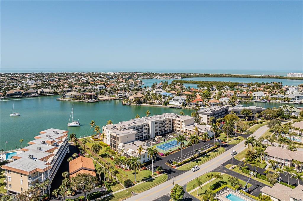 BAYSIDE CLUB - Residential