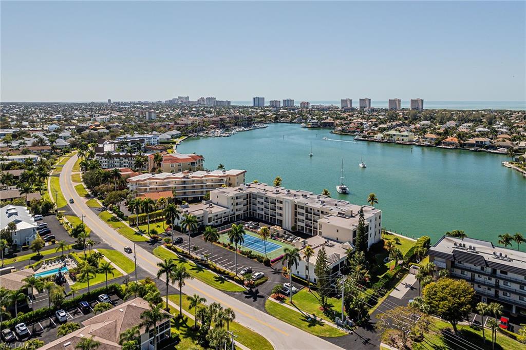 BAYSIDE CLUB - Residential