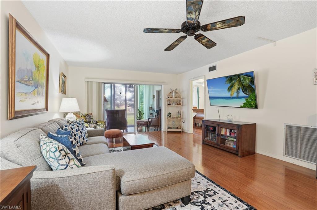 COUNTRY CLUB MANOR - Residential