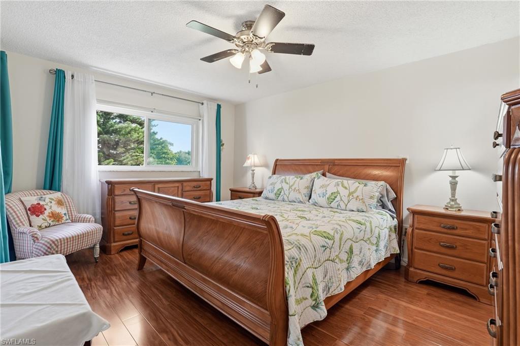 COUNTRY CLUB MANOR - Residential