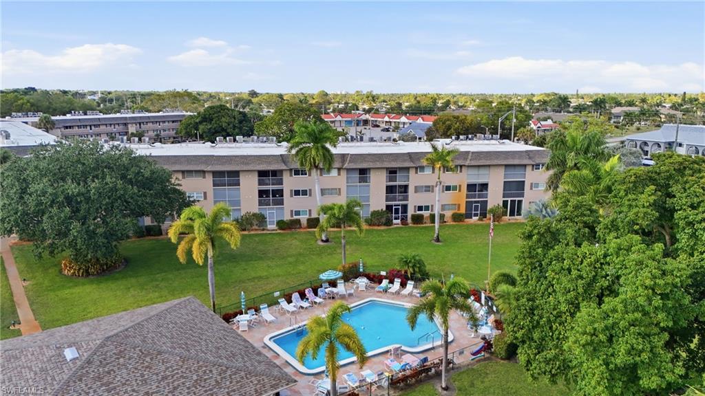 COUNTRY CLUB MANOR - Residential