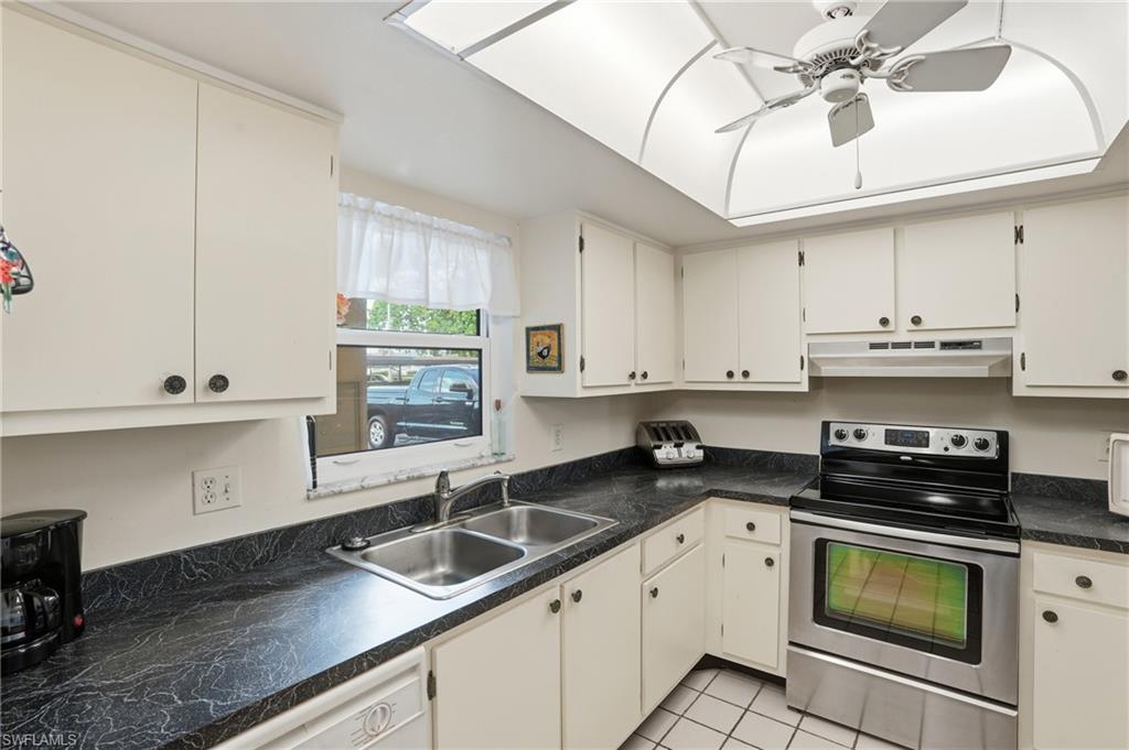 COUNTRY CLUB MANOR - Residential