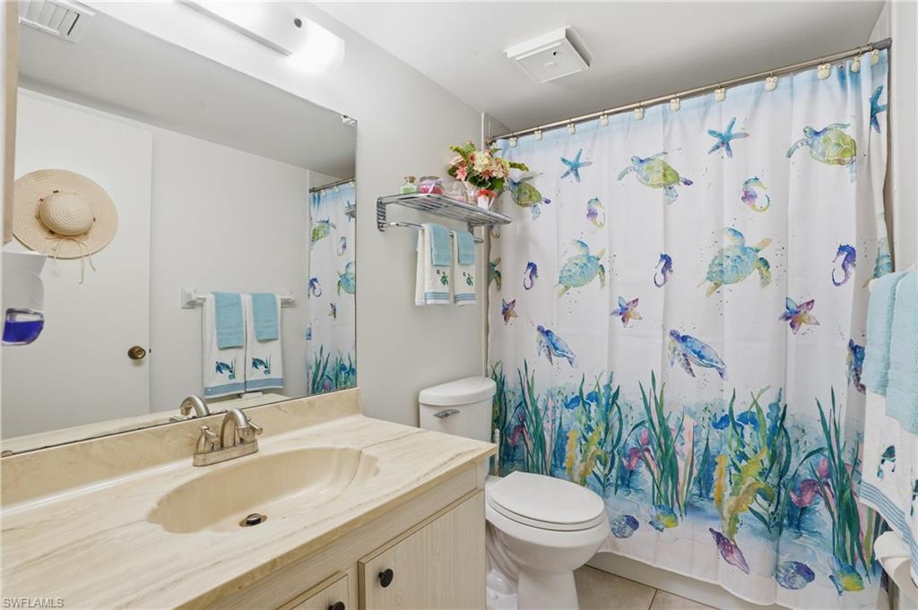 COUNTRY CLUB MANOR - Residential