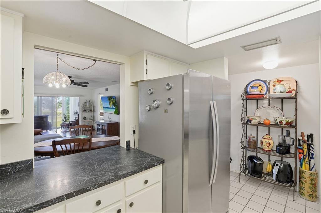 COUNTRY CLUB MANOR - Residential