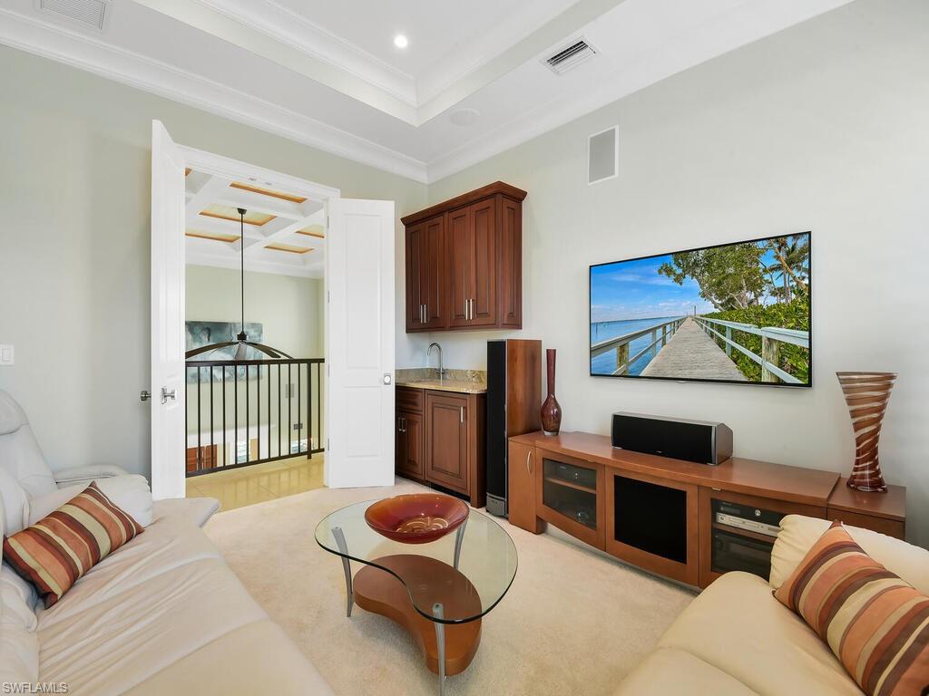 GOLDEN SHORES - Residential