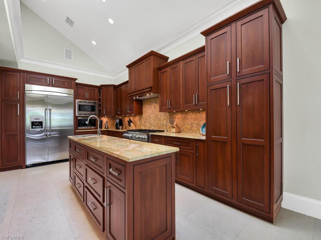 GOLDEN SHORES - Residential