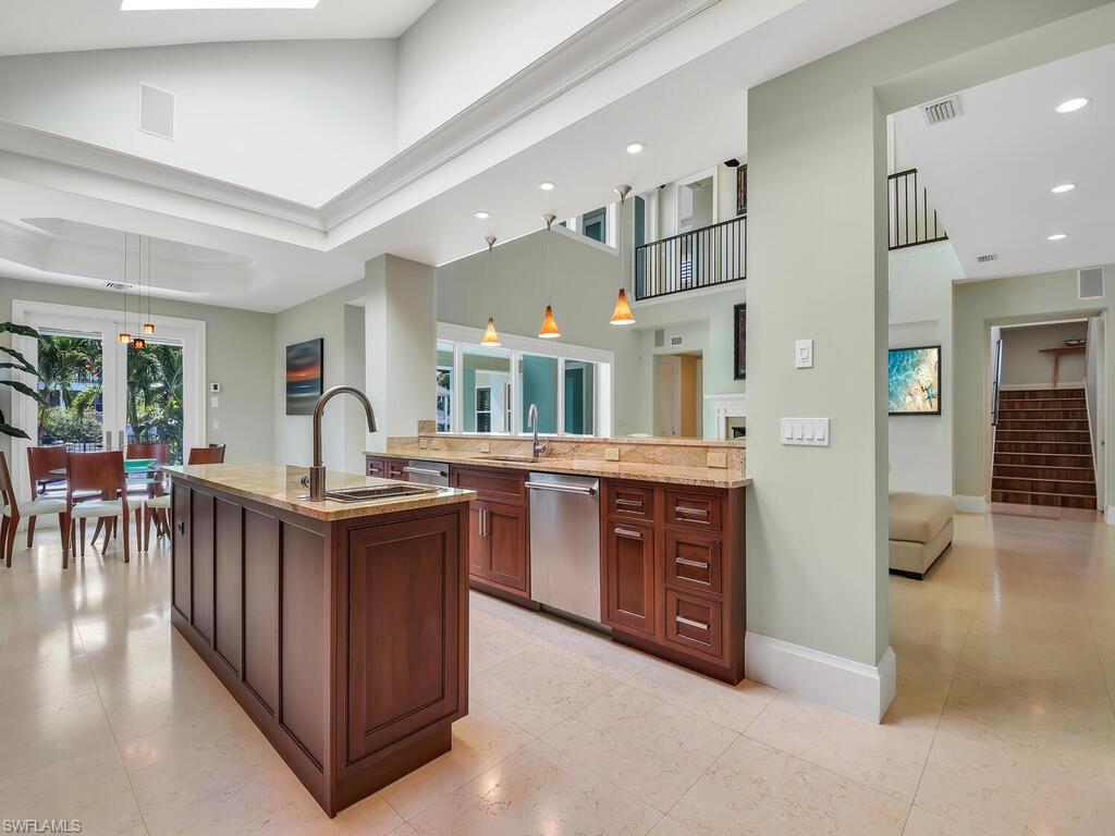 GOLDEN SHORES - Residential