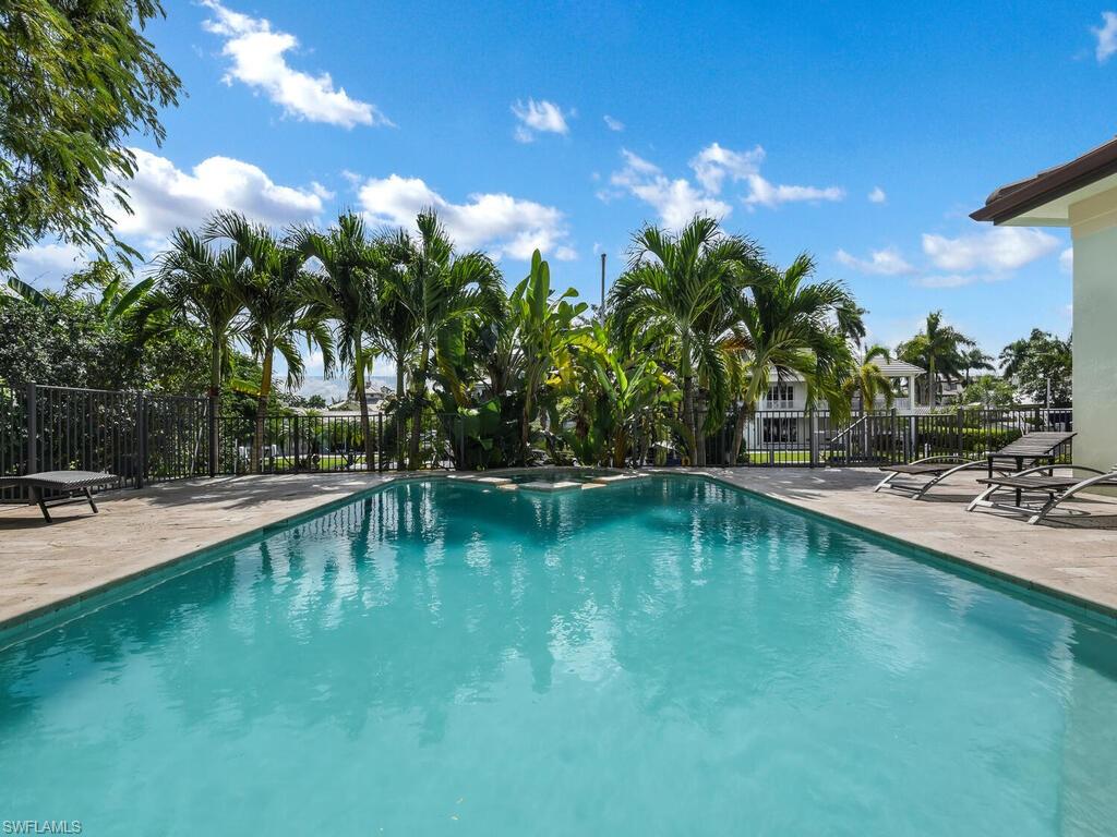 GOLDEN SHORES - Residential