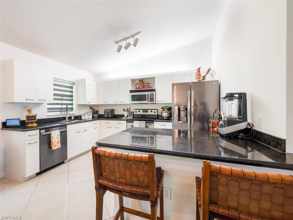 CITRUS GREENS - Residential