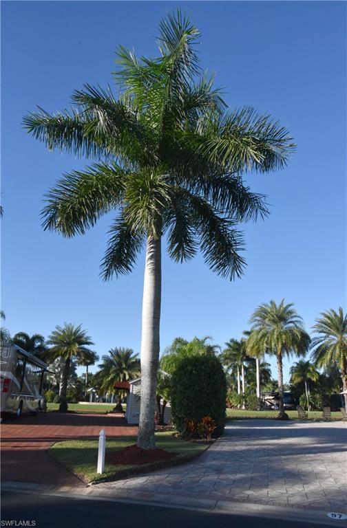 RIVERBEND MOTORCOACH RESORT - Land