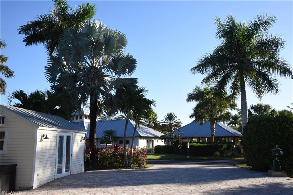 RIVERBEND MOTORCOACH RESORT - Land