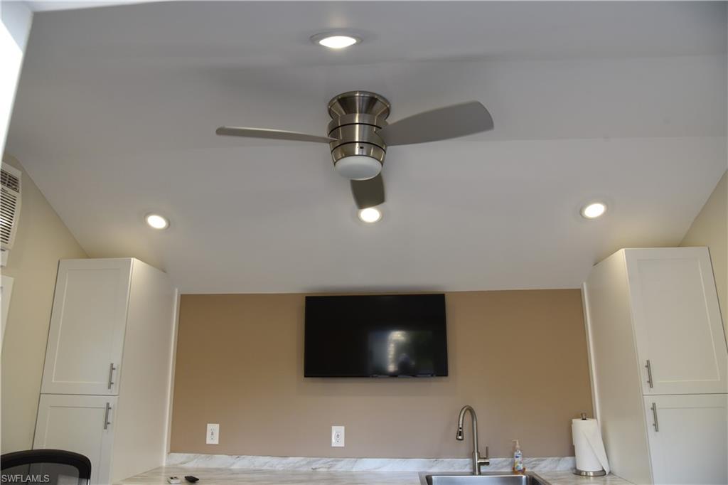 RIVERBEND MOTORCOACH RESORT - Land