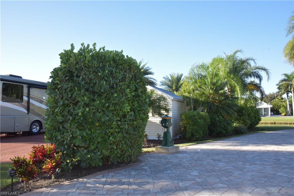 RIVERBEND MOTORCOACH RESORT - Land