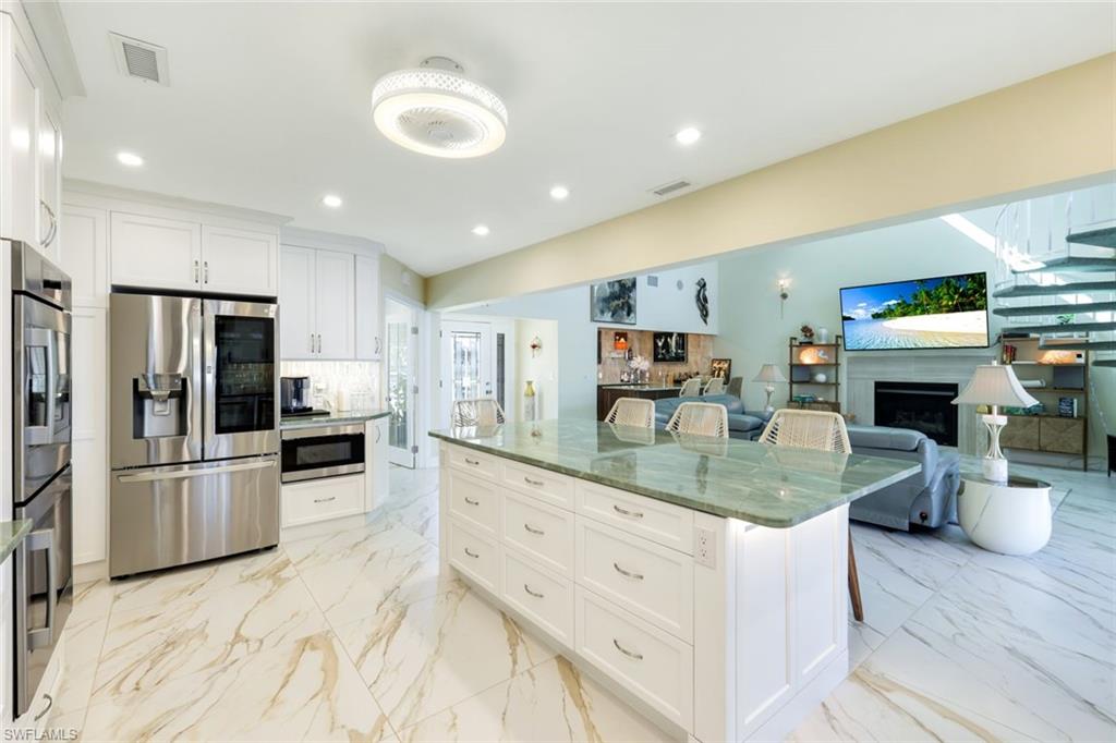 SIESTA ISLES - Residential