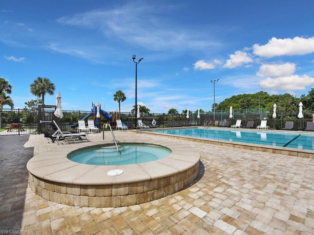 VILLAS FOUR - Residential