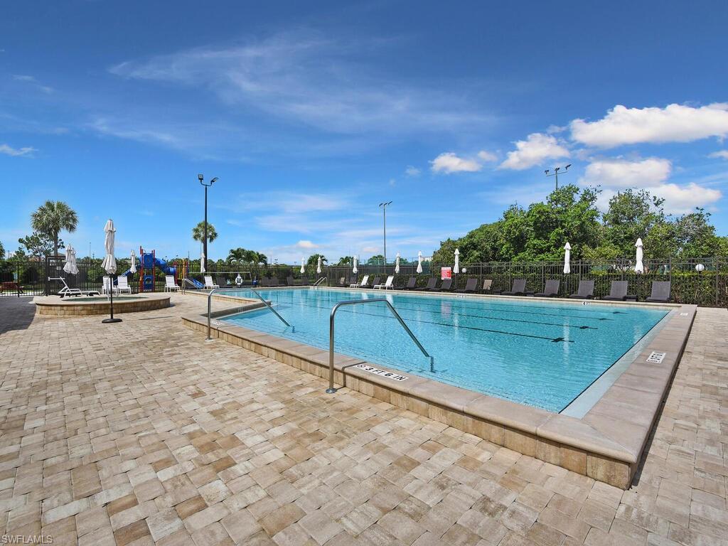 VILLAS FOUR - Residential