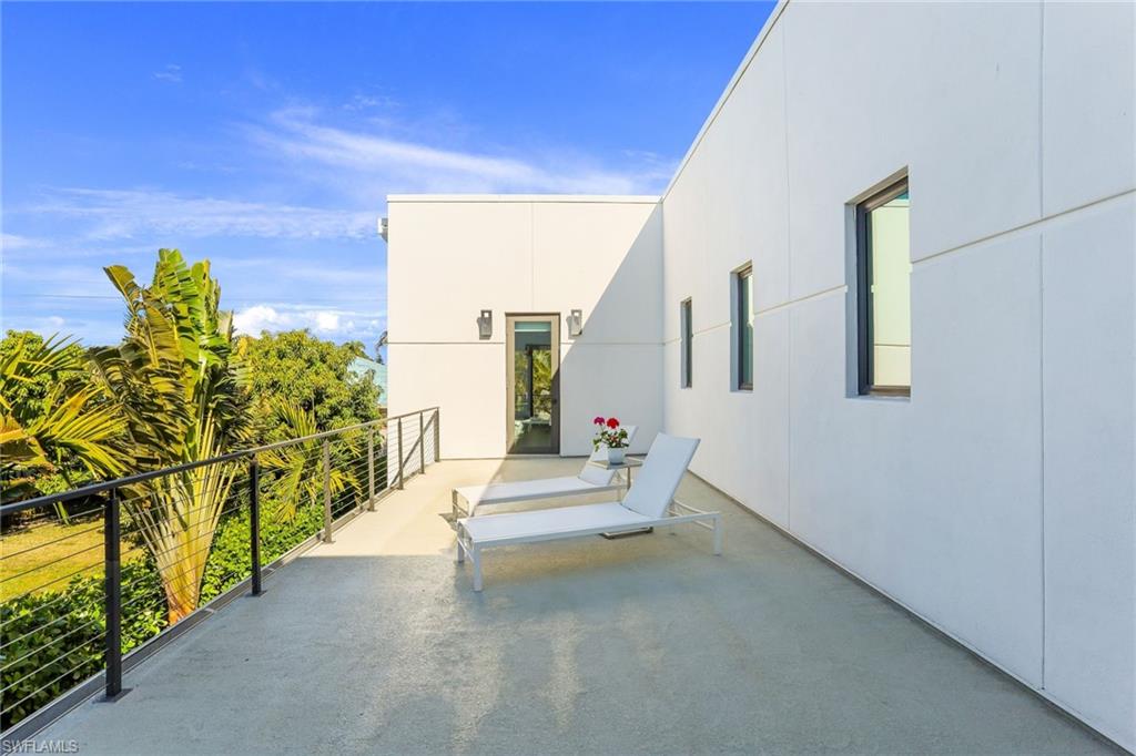 MOORINGS - Residential