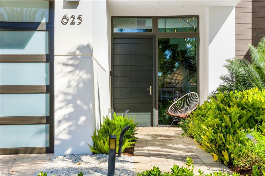 MOORINGS - Residential