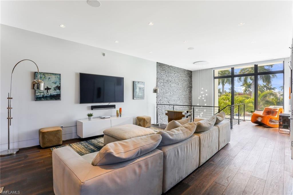 MOORINGS - Residential