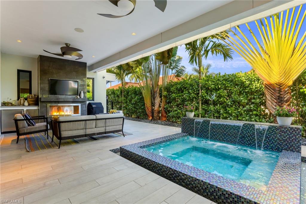 MOORINGS - Residential