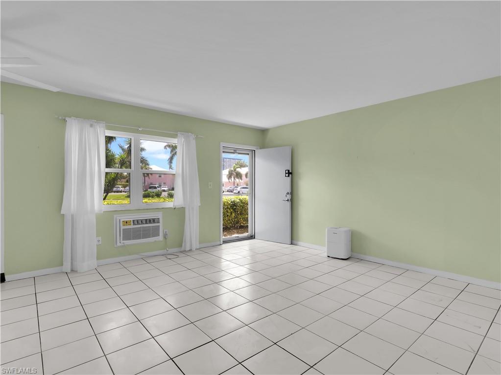 SEABREEZE CONDO - Residential