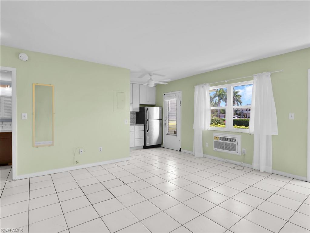 SEABREEZE CONDO - Residential