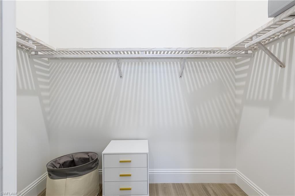 COUNTRY CLUB - Residential