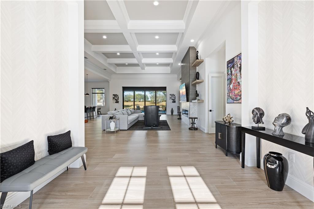 COUNTRY CLUB - Residential