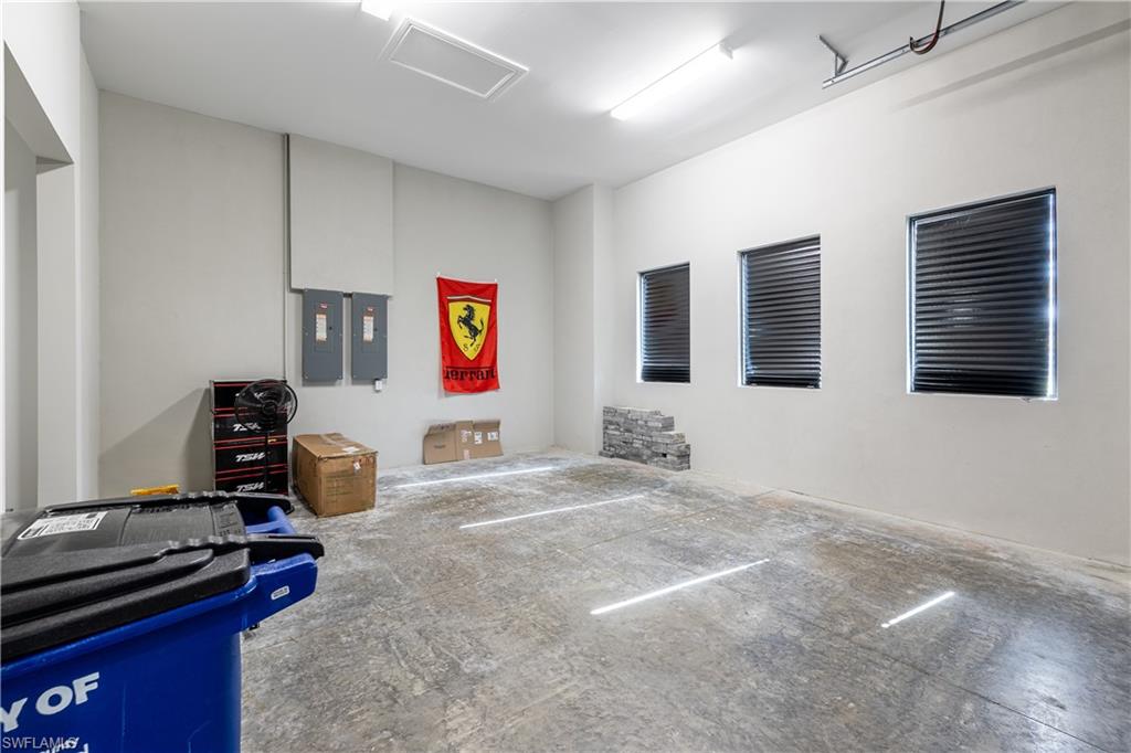 COUNTRY CLUB - Residential