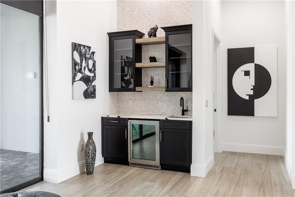 COUNTRY CLUB - Residential