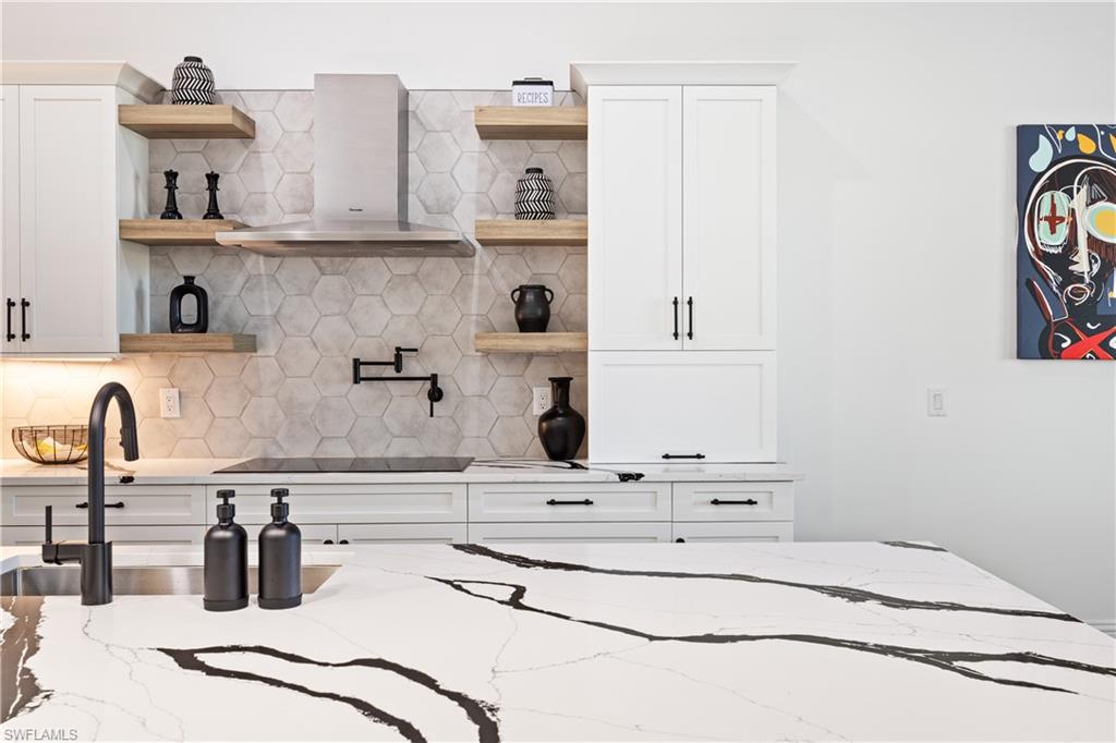 COUNTRY CLUB - Residential