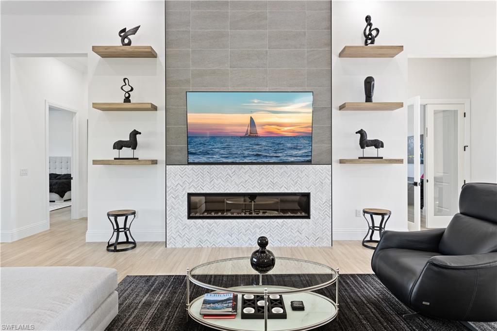 COUNTRY CLUB - Residential