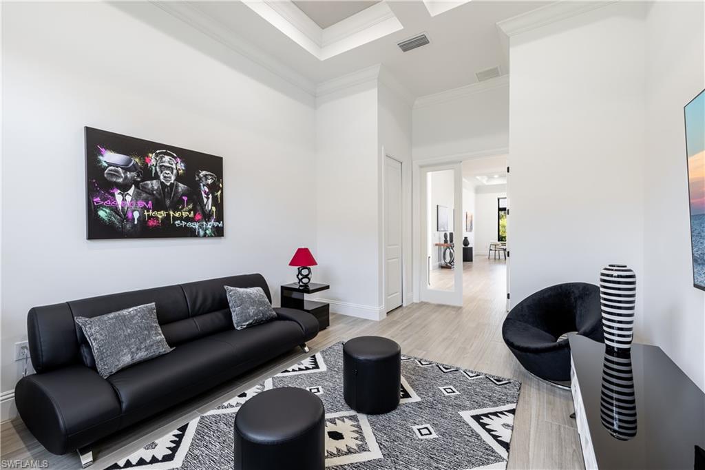 COUNTRY CLUB - Residential