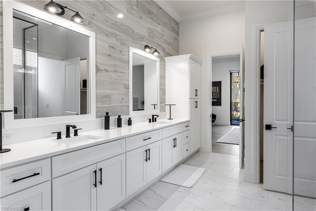 COUNTRY CLUB - Residential