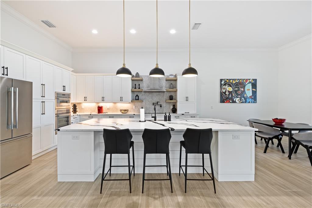 COUNTRY CLUB - Residential