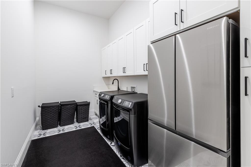 COUNTRY CLUB - Residential