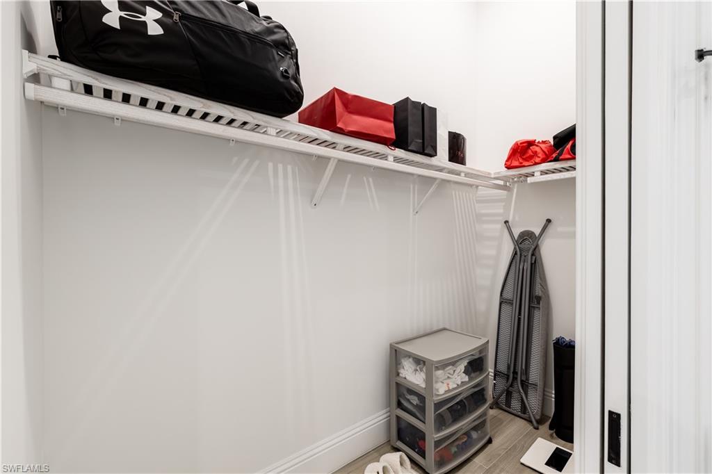 COUNTRY CLUB - Residential