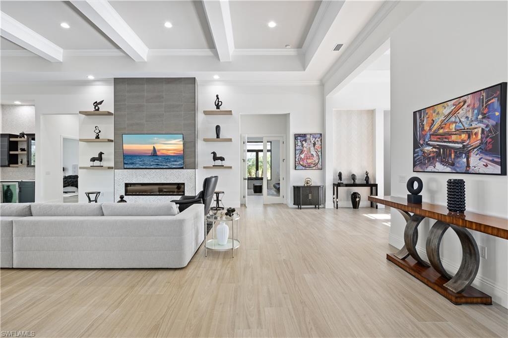 COUNTRY CLUB - Residential