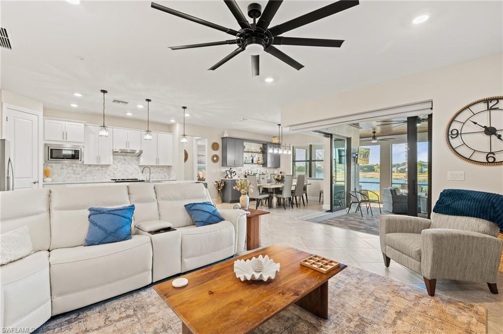 COUNTRY CLUB - Residential